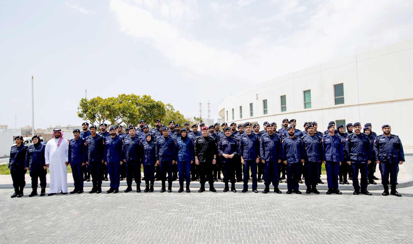 نقل لمنتسبي الإسعاف الوطني والإعلام الأمني تحيات وتقدير جلالة الملك المعظم وسمو ولي العهد رئيس مجلس الوزراء .... معالي وزير الداخلية:  بفضل توجيهات سمو ولي العهد رئيس مجلس الوزراء ...الحكومة عملت كفريق واحد وأجهزة متكاملة في مواجهة تداعيات العدوان الايراني الآثم<